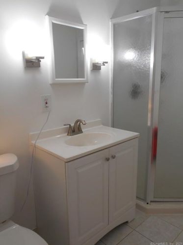 429 Elm St, Windsor Locks CT  06096-1604 exterior