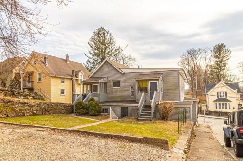 28 Oak St, Norwich CT  06360-5111 exterior