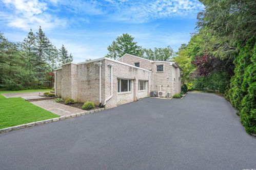 53 Rogues Path, Huntington Station NY  11746-2736 exterior