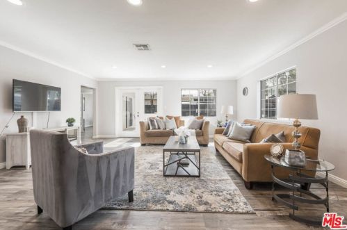 18004 Collins St, Van Nuys CA 91316-1032 exterior