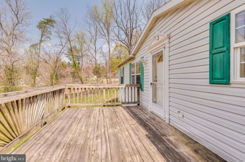 53 Camp Hill Ln, Harpers Ferry, WV 25425-4782