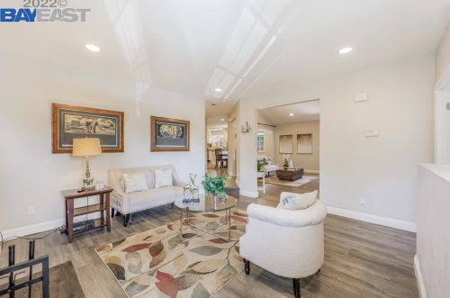 24494 Leona Dr, Hayward CA  94542-1010 exterior