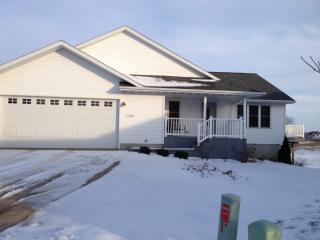 1715 Neil Dr, Pella, IA 50219-9302