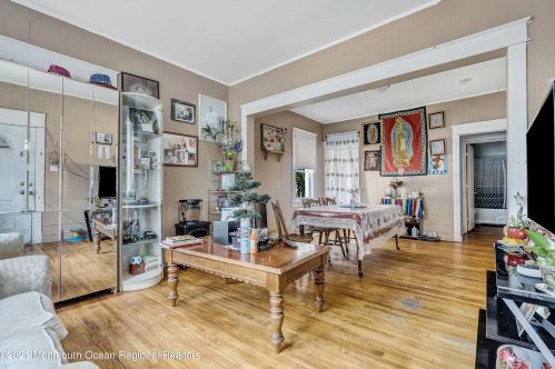 164 River St, Tinton Falls, NJ 07701-1326