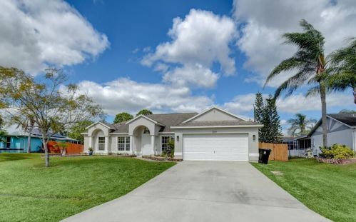 1259 Fox Ct, Fort Pierce, FL 34953-6863