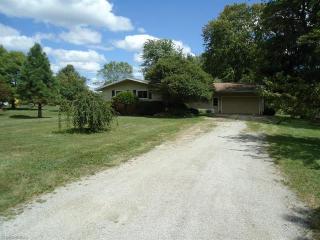 1431 Skyland Dr, Hinckley, OH 44233-9503