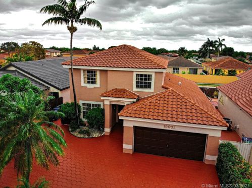 19831 82nd Ct, Hialeah, FL 33015-5912