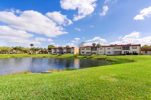 318 Lake Evelyn Dr, West Palm Beach, FL 33411-2037