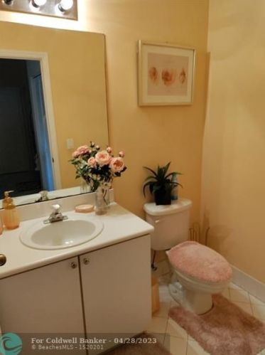 2011 103rd Ter, Hollywood FL  33025-1790 exterior