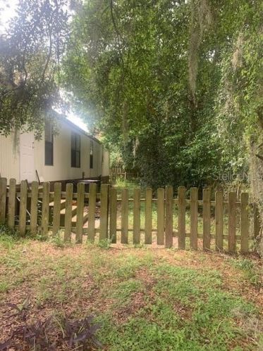 203 Robinhood Dr, Deland, FL 32724-1577