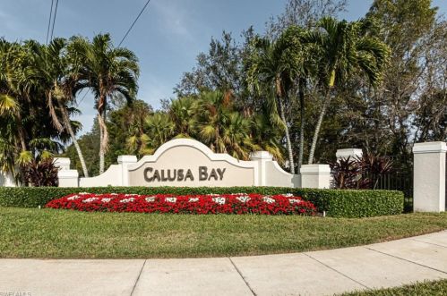 6914 Satinleaf Rd, Naples FL  34109-6154 exterior