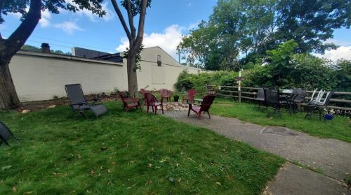 4 Edna St, Providence, RI 02919-2138