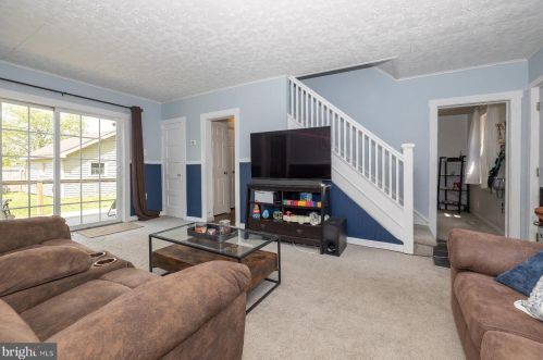 215 New Jersey Rd, Gloucester, NJ 08030-2520