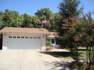 196 Argyle Ave, Fresno, CA 93727-4401