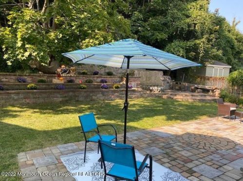 39 Shore Dr, Monmouth Hills NJ  07732-1027 exterior