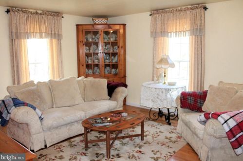 324 Mountaintop Rd, Swartzville PA  17569-9016 exterior