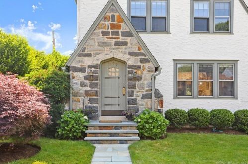 109 Woodmere Rd, Stamford, CT 06905-4423