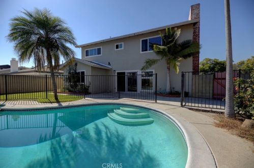 3666 Pioneer Blvd, Long Beach, CA 90808-3120