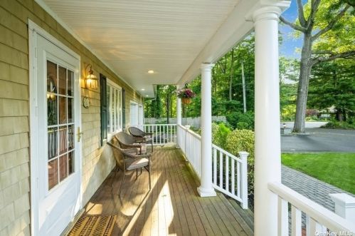 50 Dogwood Ln, Northport, NY 11768-2307