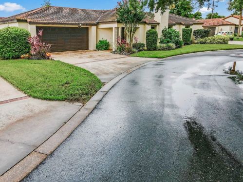 1913 Oak Cir, Tavares, FL 32778-2009