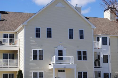 40 Saw Mill Dr, North Kingstown, RI 02852-7618
