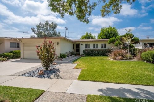 2919 Vuelta Grande Ave, Long Beach, CA 90815-1428