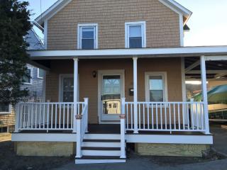 35 Herbert St, Warwick RI  02818-4352 exterior