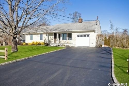 4 Widgeon Ln, East Quogue, NY 11942-4821