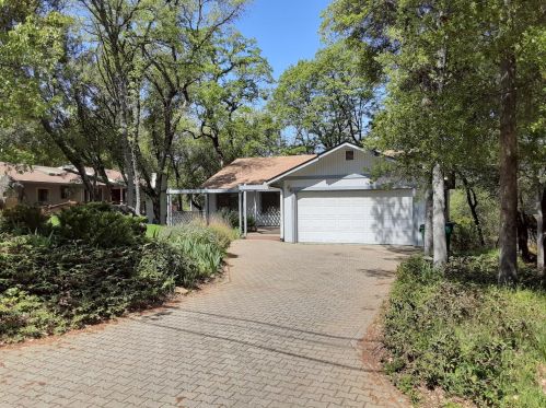 17904 Foxtail Dr, Lake Wildwood, CA 95946-9135