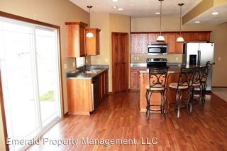 526 Stonedale Dr, Manhattan KS  66503-0325 exterior