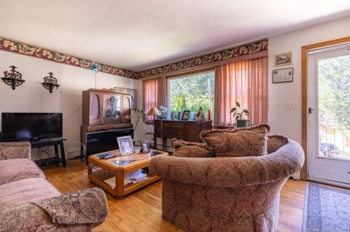 25 Lakeside Dr, Bridgeport, CT 06606-1912