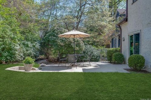 15 Kingsbury Rd, New Rochelle NY  10804-4718 exterior