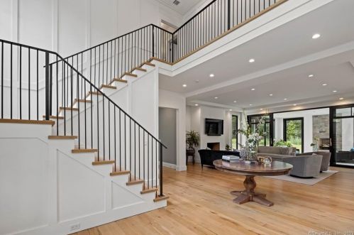 168 Proprietors Xing, New Canaan CT  06840-2046 exterior