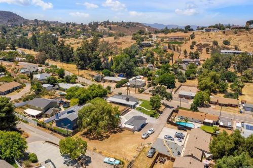 9607 Marilla Dr, Lakeside CA 92040-2806 exterior