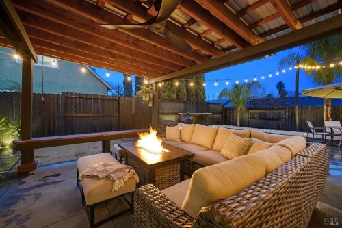 403 Temple Dr, Vacaville CA  95687-5146 exterior