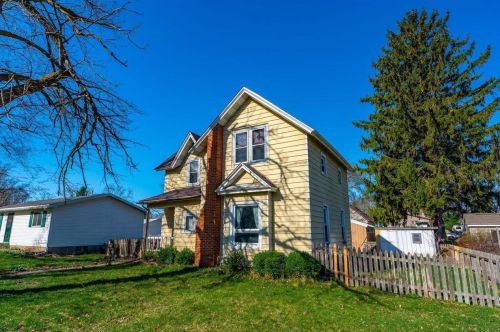 521 Franklin St, Poynette, WI 53955-9200