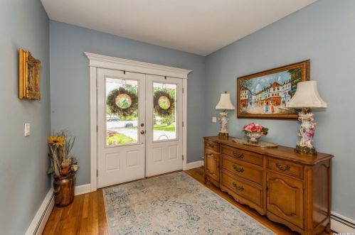 37 Kivy St, Huntington Station NY  11746-2044 exterior