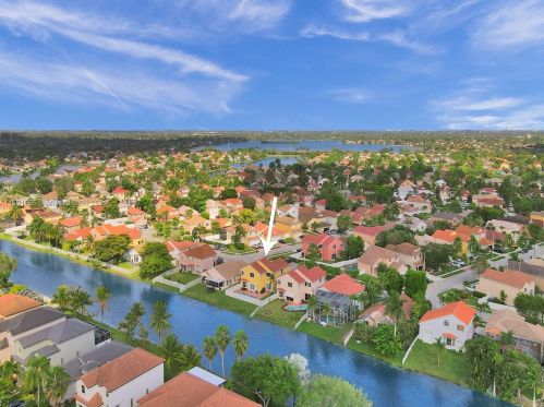 1282 192 Ave, Hollywood FL 33029-5823 exterior