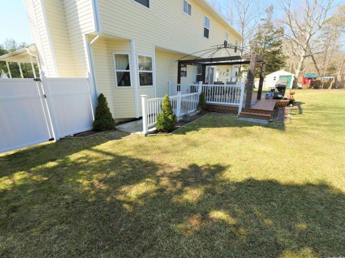5 Minto Ct, South Setauket NY  11720-2884 exterior