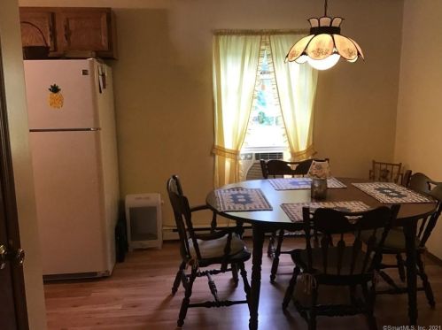 16 Salt Box Ln, Uncasville CT  06382-2084 exterior