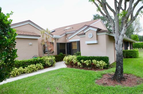 8431 Springlake Dr, Boca Raton, FL 33496-4909