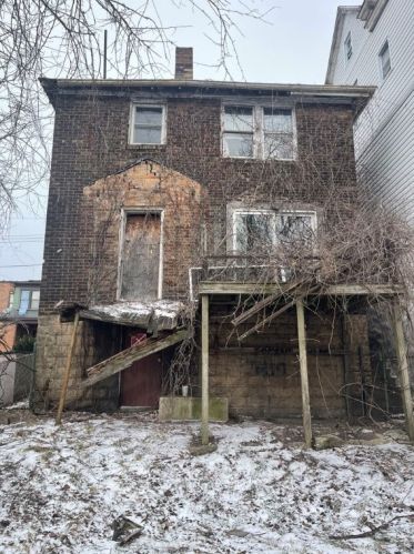 2206 Hawthorne Ave, Pittsburgh PA 15205-4520 exterior