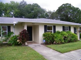 7044 Country Club Dr, Sarasota, FL 34243-3513