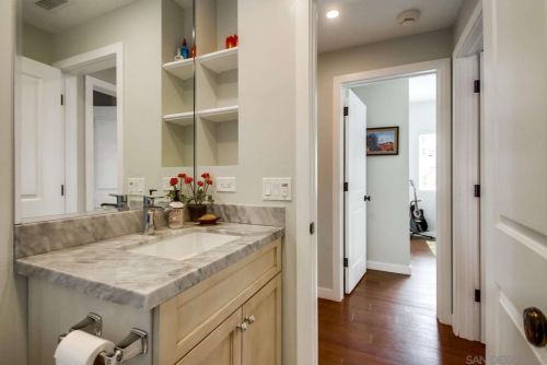 1760 La Playa Ave, San Diego CA 92109-6526 exterior