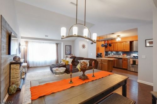 40 Augusta Dr, Annandale NJ  08801-1607 exterior