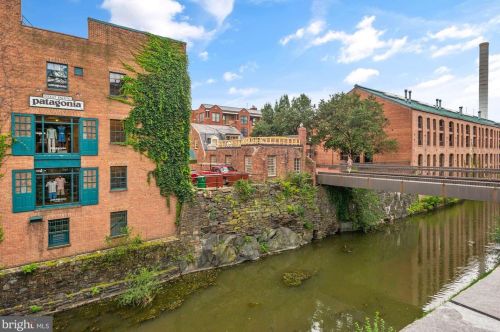 1030 31st St, Washington DC  20007-4405 exterior