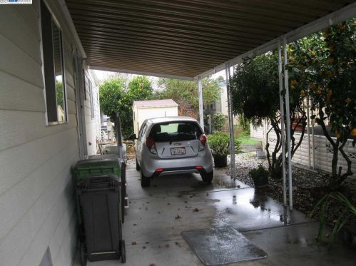 29425 New Hampshire Way, Hayward CA  94544-6459 exterior