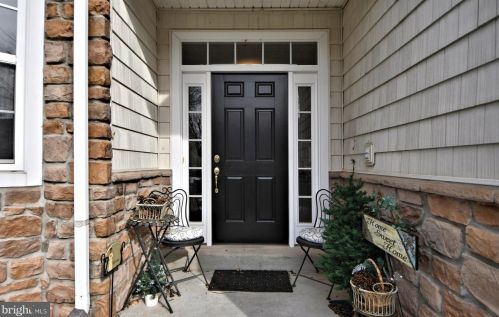 4371 Sweetbriar Dr, Collegeville, PA 19426-4191