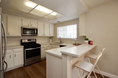 73 Woodleaf, Irvine CA  92614-7081 exterior