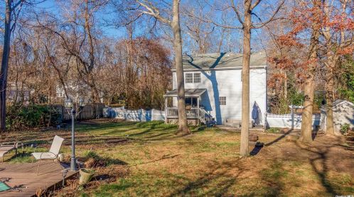 276 Country Rd, Miller Place NY  11764-2302 exterior